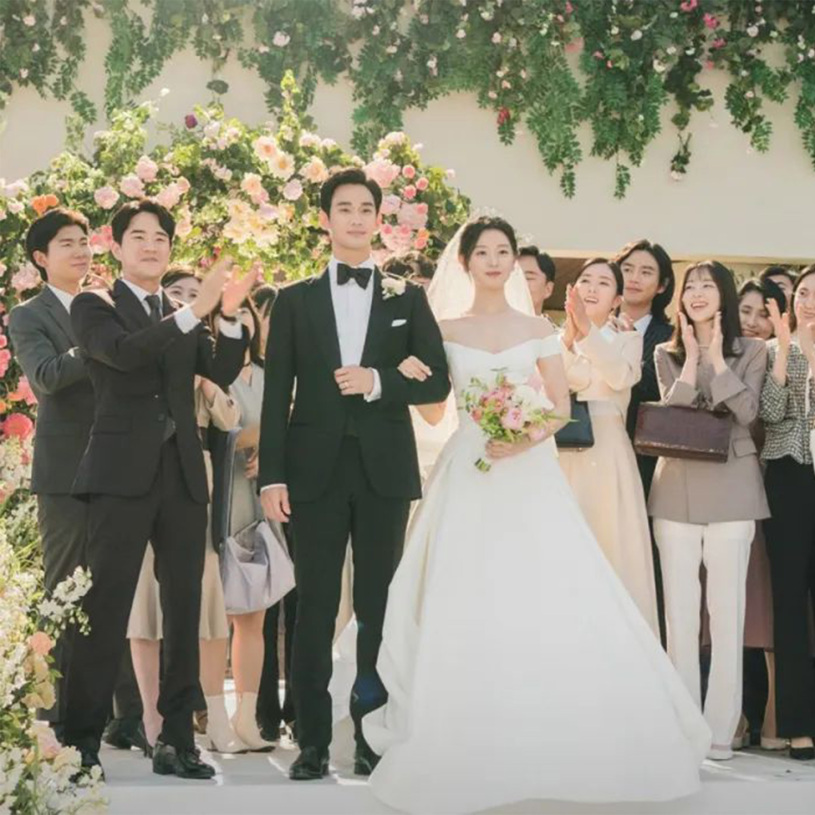 开局即世纪大婚，金秀贤和金智媛的新剧有点甜？