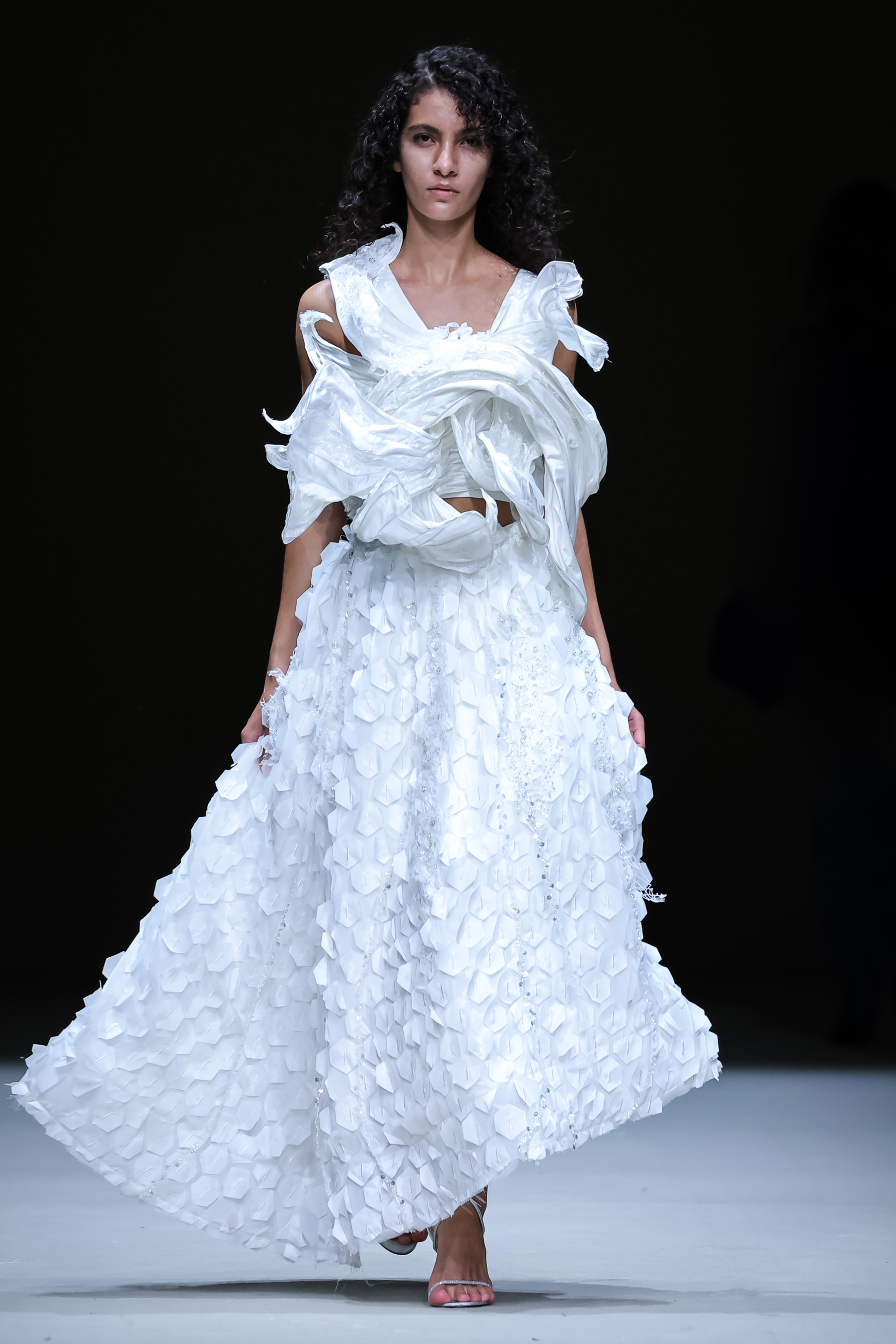 中国美术学院时尚设计学院"零度"幻化毕业优秀作品于上海时装周展演