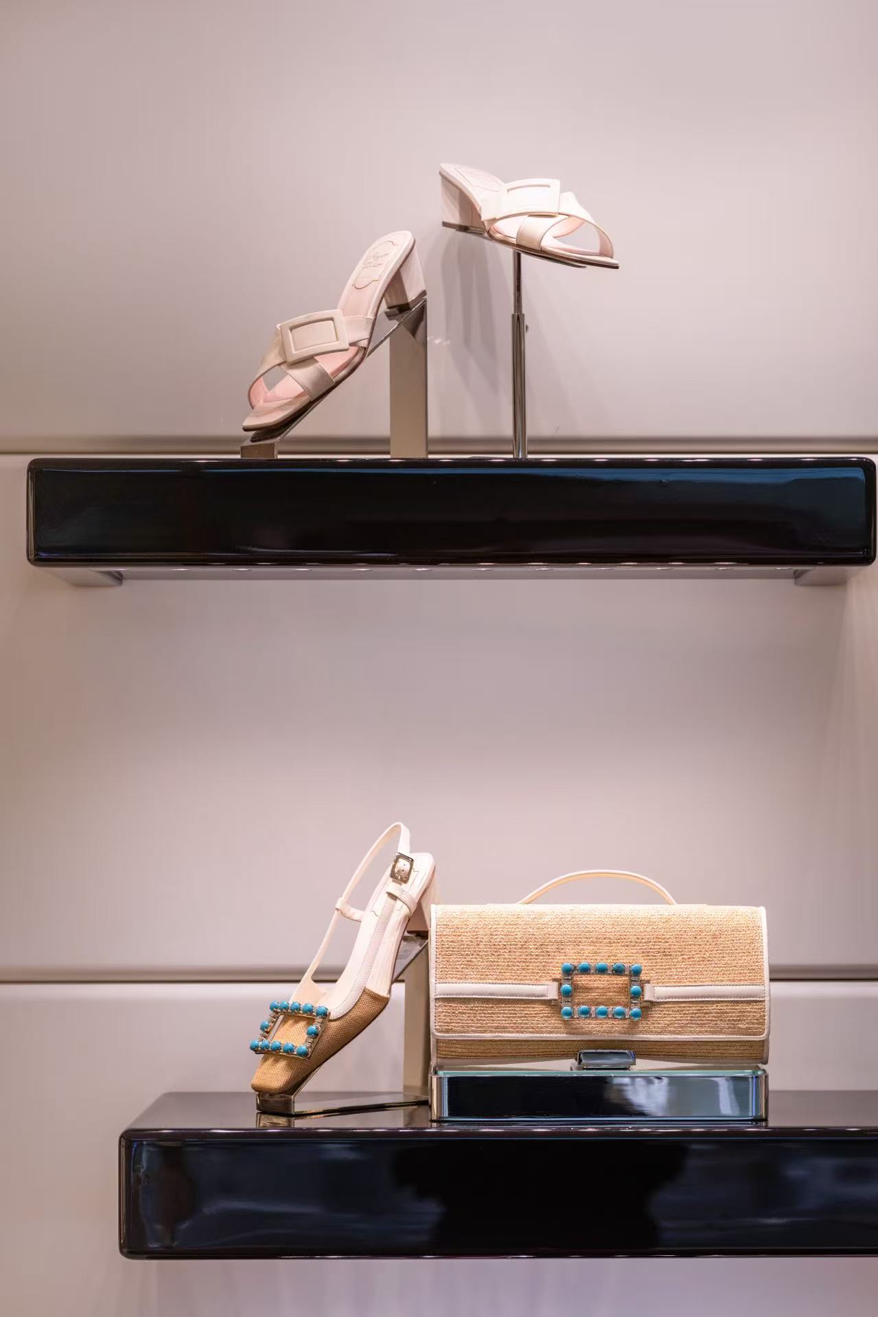 ROGER VIVIER 于杭州万象城精品店铺 挚献全新2026春夏系列